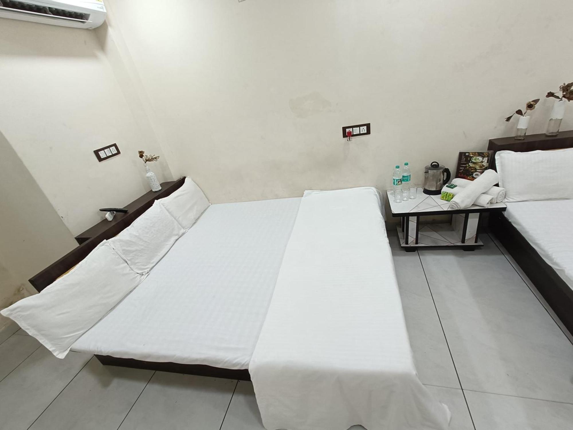 Treebo Yatri Grah Kshipra T Hotel Ujjain Exterior foto
