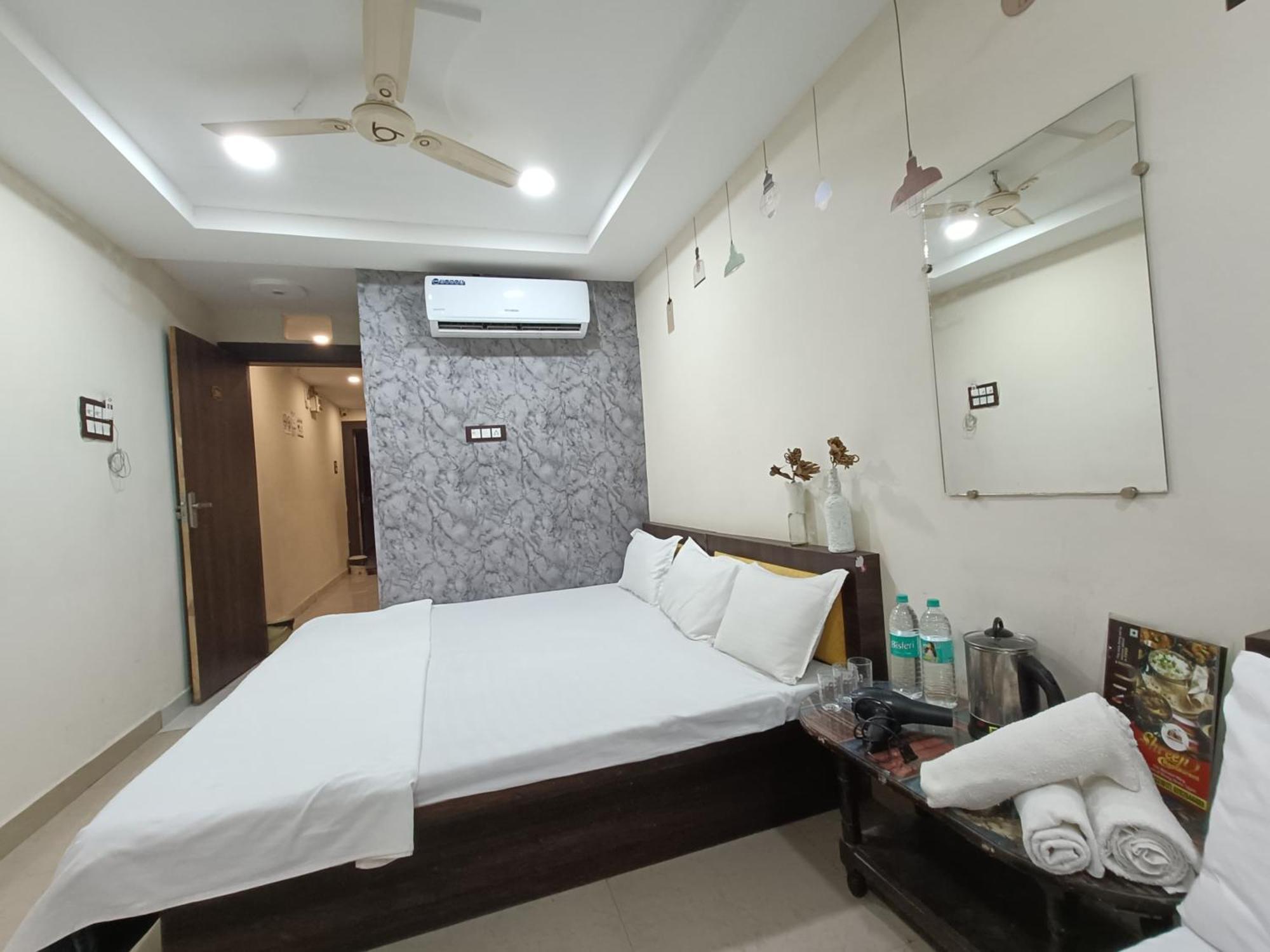 Treebo Yatri Grah Kshipra T Hotel Ujjain Exterior foto