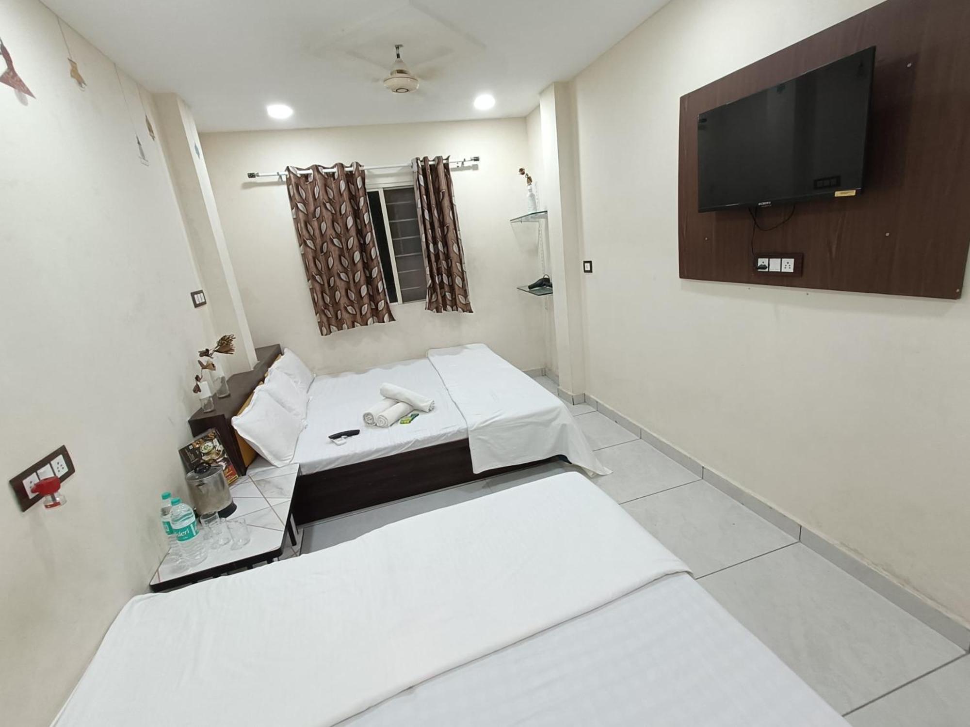Treebo Yatri Grah Kshipra T Hotel Ujjain Exterior foto